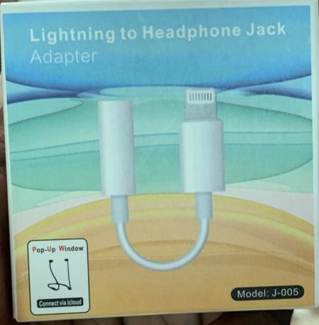 Lightning to headphone jack adapter